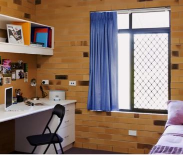 4 Bed Apartment - Photo 1