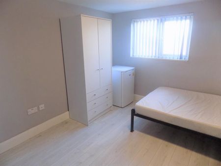 1 bedroom house of multiple occupation to rent - Photo 4