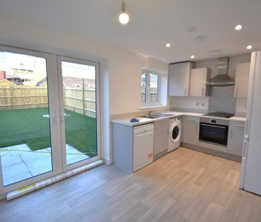 3 bedroom semi-detached house to rent - Photo 5