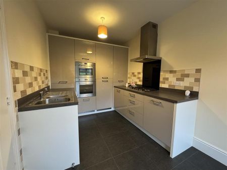 3 bedroom semi-detached house to rent - Photo 5