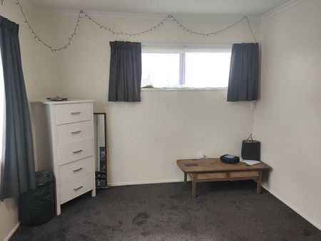 Charming 2BR Home in Stratford! - Photo 3