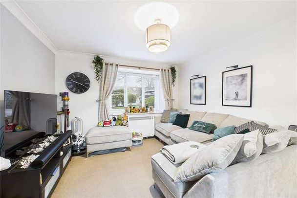 Missenden Gardens, Burnham, Slough, Buckinghamshire, SL1 - Photo 1