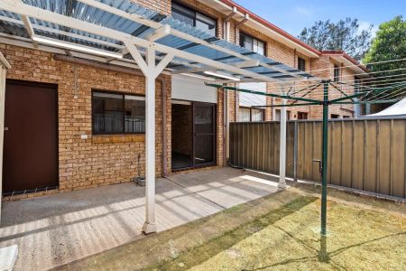 “Renovated Suburban Townhouse with Modern Upgrades” - Photo 4