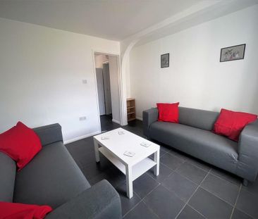 4 bedroom terraced house to rent - Photo 2