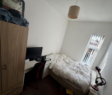 4 bedroom terraced house to rent - Photo 6