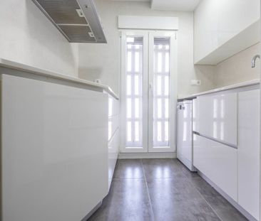 Plaça dHondures, Valencia, Valencian Community 46022 - Photo 4