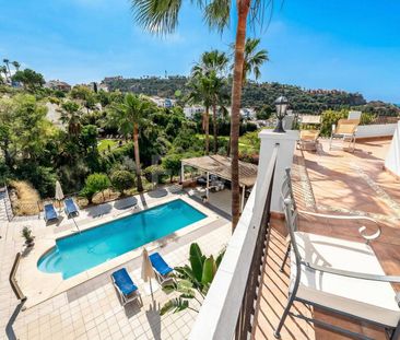 Elegant frontline golf villa with spectacular sea views. Long term ... - Photo 3