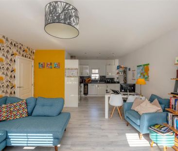 2 bedroom flat to rent - Photo 2