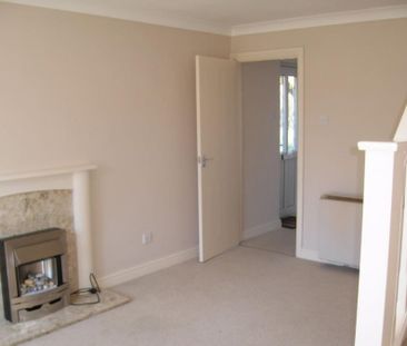 2 Bedroom Semi-Detached House - Photo 2