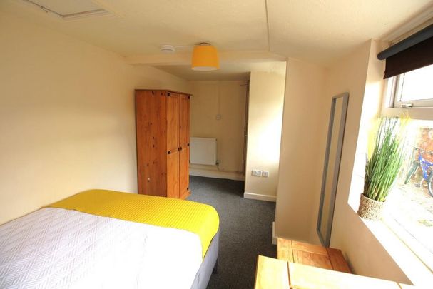 1 bedroom in a house share to rent - Photo 1