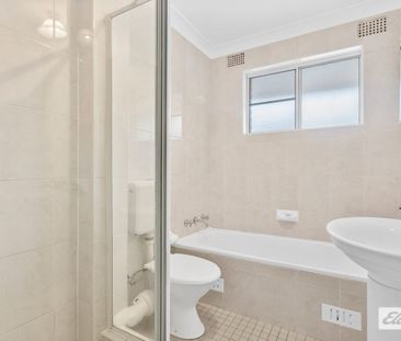 Charming Two-Bedroom Apartment in Roselands - Photo 2