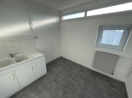 Location - Appartement T3 - 53 m² - Grand-Charmont - Photo 2