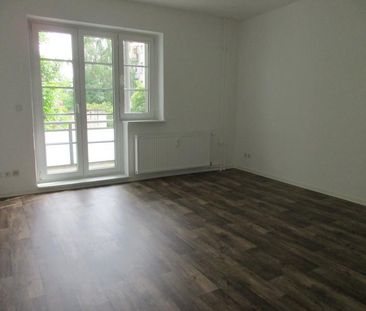 Alles was man braucht: ca 30 m2 Wohnzimmer+ ca 8,5 m2 großem Balkon! - Photo 1