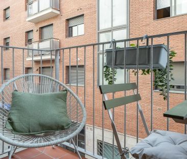 Room in a shared 4-bedroom apartment for rent in Sants-Badal, bills included - Photo 6