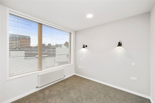 Tuskar Street Greenwich SE10 - Photo 1