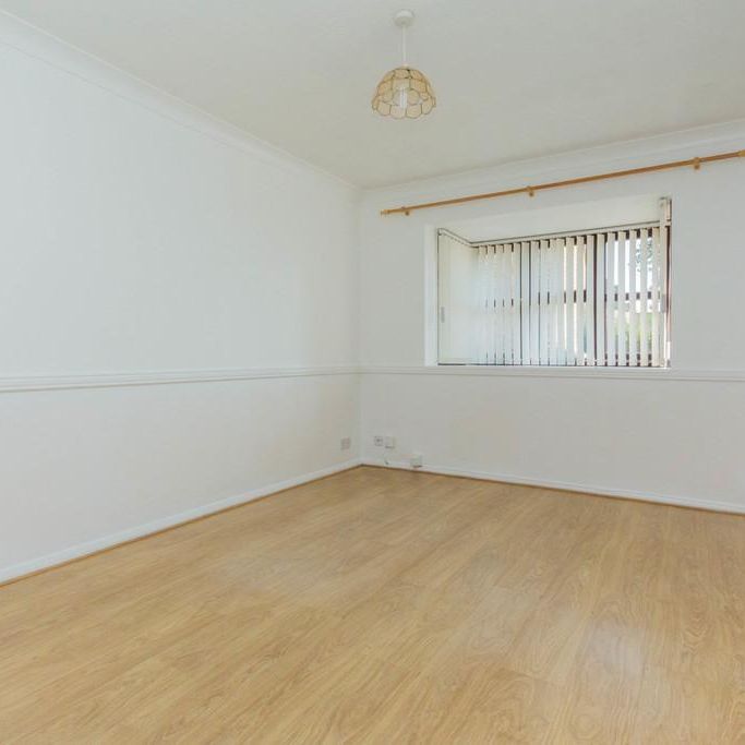 1 bedroom ground floor flat to rent - Photo 1