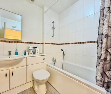 London Road, Camberley, Surrey, GU15 - Photo 2