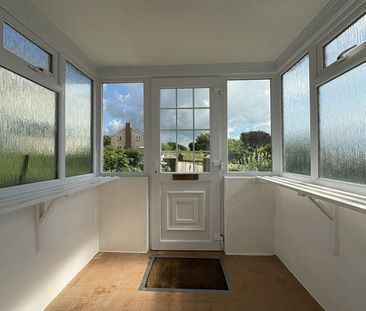 4 bedroom semi-detached house to rent - Photo 2