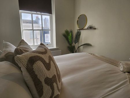 2 Bed Flat, Western Road, BN1 - Photo 5