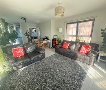 2 bedroom flat to rent - Photo 2