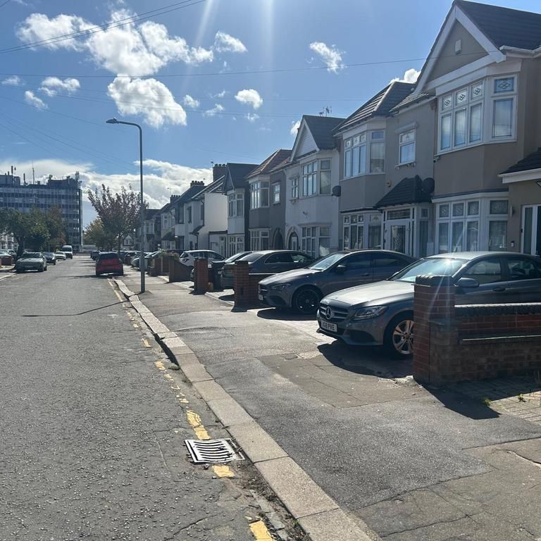 3 bedroom terraced house to rent - Photo 2