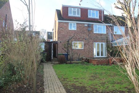 4 bedroom semi-detached house to rent - Photo 4