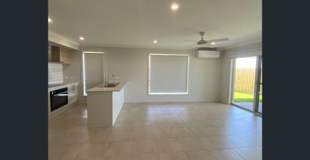 Coastal Meets Lakeside – Stunning New 4-Bedroom Home - Photo 2