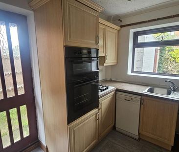 2 bedroom end of terrace house to rent - Photo 5