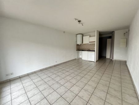 Location Appartement 1 pièce 37m² LE MONASTERE 12000 - Photo 2