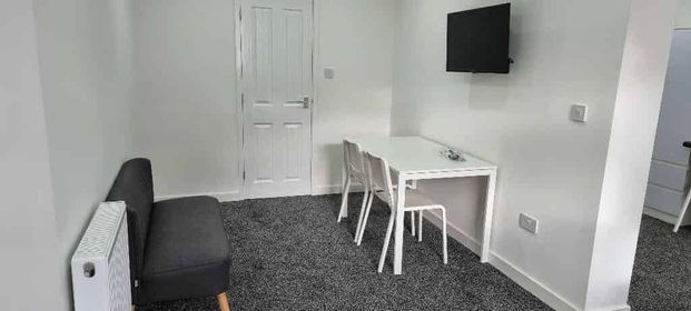 1 Bedroom Apartment - Photo 1