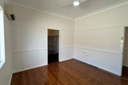 Renovated home close to everything! - Photo 2
