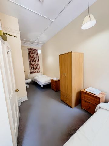 Twin Room - Photo 3