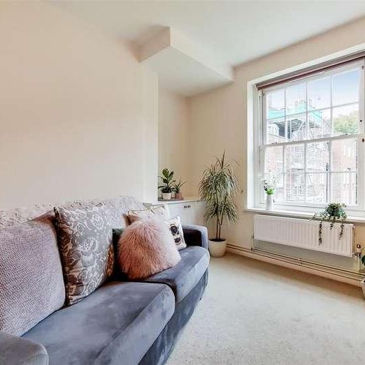 Lambeth Walk, London, SE11 - Photo 1