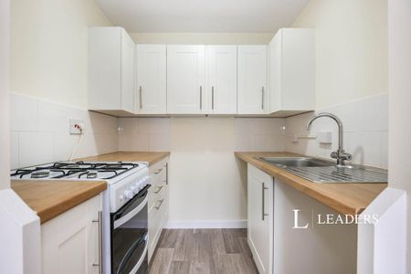 1 bedroom semi-detached house to rent - Photo 2