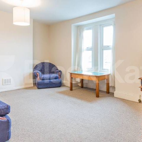 Beautiful one bedroom apartment set in a period conversion - Photo 1