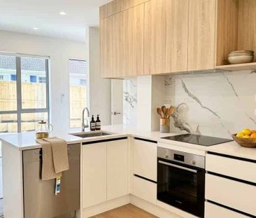 Brand New Family Home in Prestigious Sunnyhills - Photo 4