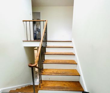 For Lease - 2249 Wyandotte Drive, Oakville, Ontario - Photo 1