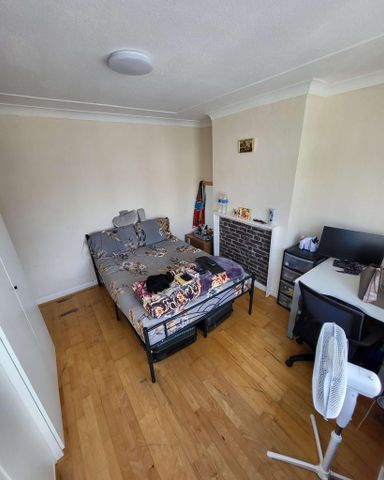 4 bedroom terraced house to rent - Photo 3