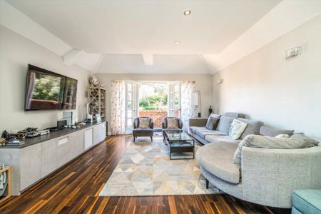 3 bedroom flat to rent - Photo 3