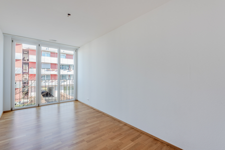 4.5-Zimmer-Wohnung mit Balkon und Einstellhallenplatz - Photo 4
