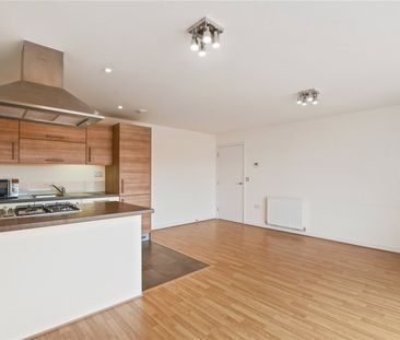 Chaplin Court, E3 - Photo 3