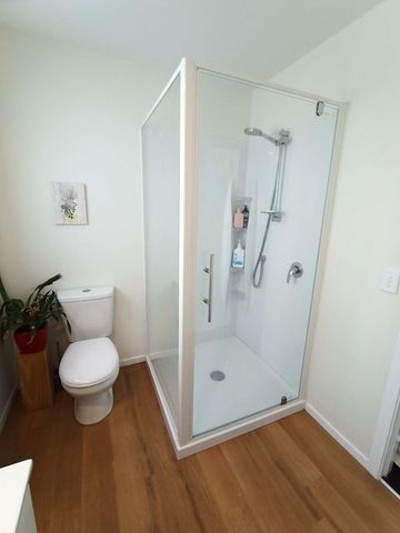 Charming 3BR Home in Whitby, Porirua - Photo 2