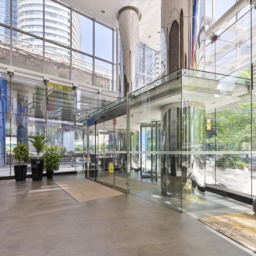 For Lease - 10 York Street Unit# 3810, Toronto, Ontario - Photo 1