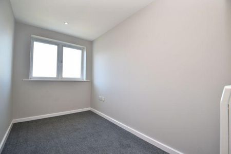 3 bedroom apartment to rent - Photo 4
