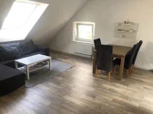Attraktive Dachgeschoßwohnung in fußläufiger Citywohnlage! - Foto 1
