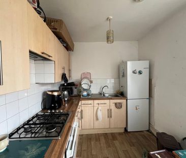 1 bedroom in a flat share to rent - Photo 6