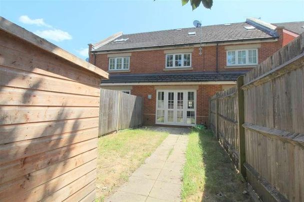 Derisley Close, Byfleet, West Byfleet, KT14 - Photo 1