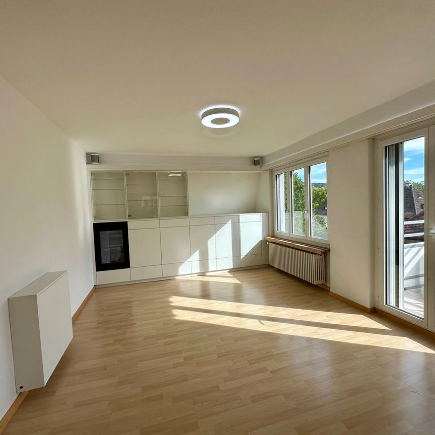 Wunderbare 4 Zimmer-Wohnung mit Cheminée und Balkon – in Oerlikon - Photo 1
