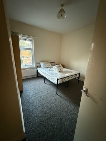 2 Bed Terraced House, Coronation Road, CV1 - Photo 3