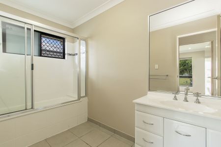 9 Ellsworth Drive, Mount Louisa - Photo 4